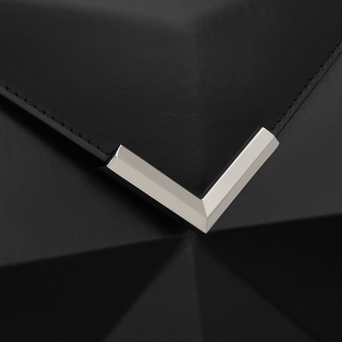 Medio color_black corporate25 FW2425 6 - S.T. Dupont Italy&Spain
